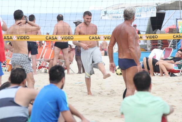 Youri Djorkaeff, Christian Vieri e Cannavaro na praia (Foto: Rodrigo dos Anjos / AgNews)