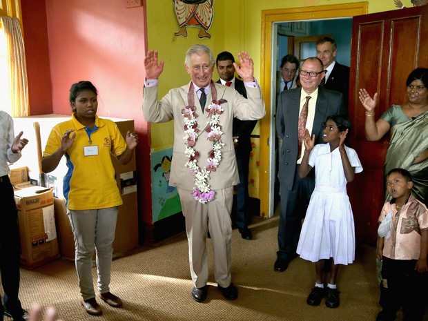 Príncipe Charles, Príncipe de Gales participa do &#39;Hokey Cokey&#39; com crianças deficientes (Foto: Agência Getty Images)