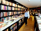 Bianca Salgueiro posa para o EGO em livraria: 'Sempre gostei de estudar e ler'
