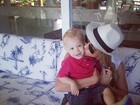 Filho de Neymar ganha beijo da mãe: 'Minha paz'