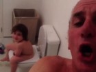 Otávio Mesquita posta vídeo de filho no banheiro: 'Fazendo totô'