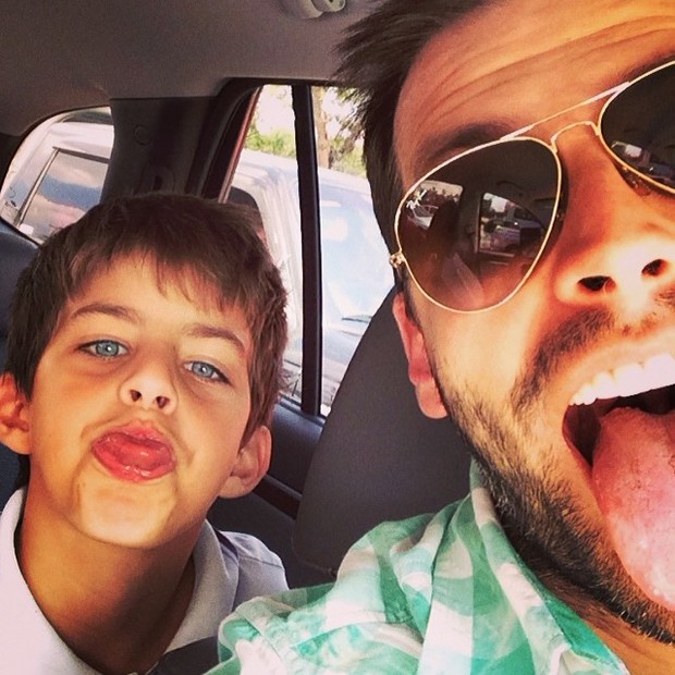 Henri Castelli e o filho (Foto: Reprodução/Instagram)