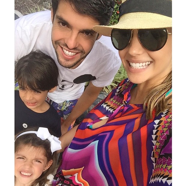 Kaká e Carol Celico com os filhos, Luca e Isabela (Foto: Instagram/ Reprodução)