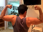 Graciele Lacerda faz registro de Zezé exibindo músculos: 'fotógrafa fitness'