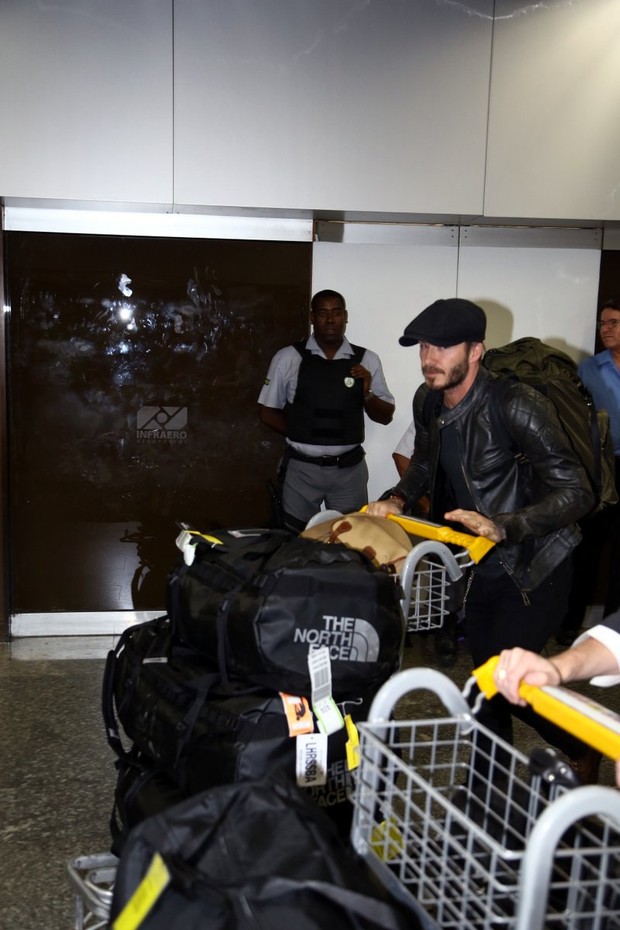 David Beckham chega ao Rio para desfile das campeãs (Foto: Gabriel Reis / Ag. News)