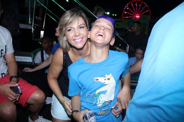 Carla Perez e o filho, Victor Alexandre (Foto: Wallace Barbosa e Wesley Costa /AgNews )