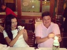 Mariana Rios comemora aniversário do pai com muito churrasco e sorvete