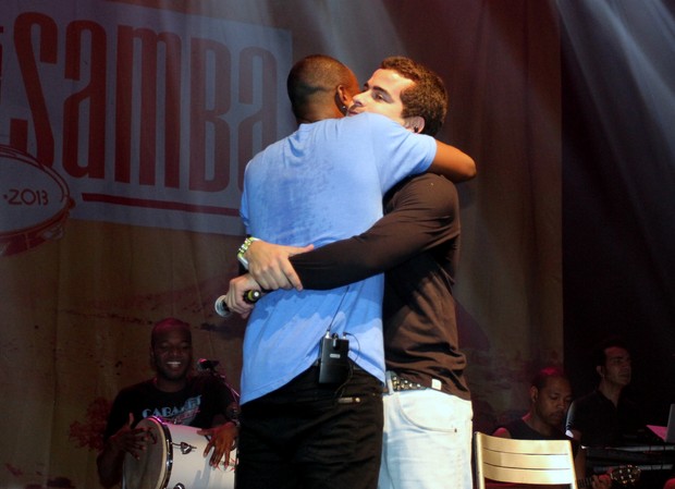 Thiaguinho e Thiago Martins em show no Rio (Foto: Henrique Oliveira/ Foto Rio News)