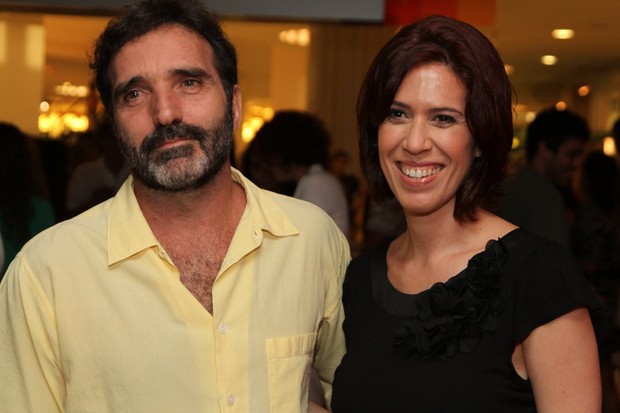 Maria Clara Gueiros e o marido na estreia de "Vai que dá certo" (Foto: André Muzell e Anderson Borde / AgNews)