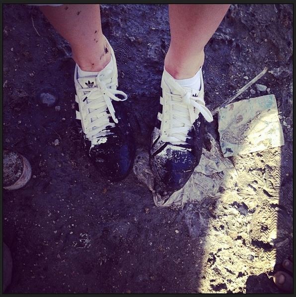  Madonna com os pés sujos de lama (Foto: Instagram / Reprodução)