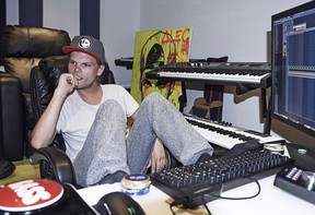 DJ Avicii nos preparativos finais antes de se apresentar na Nova Zelândia (Foto: Instagram/ Reprodução)
