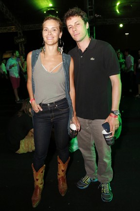 Carolina Dieckmann com o marido, Tiago Worcman, em show no Rio (Foto: Felipe Assumpção/ Ag. News)