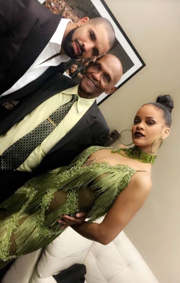 Drake conhece os família de Rihanna após VMA  (Foto: Twitter / Reprodução)
