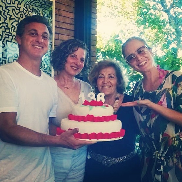 Luciano Huck e Angélica com as mães Marta e Angelina (Foto: Instagram/ Reprodução)