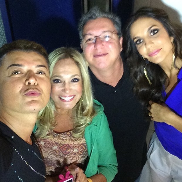 David Brazil, Susana Vieira, Boninho e Ivete Sangalo nos bastidores do Superstar (Foto: Instagram/ Reprodução)