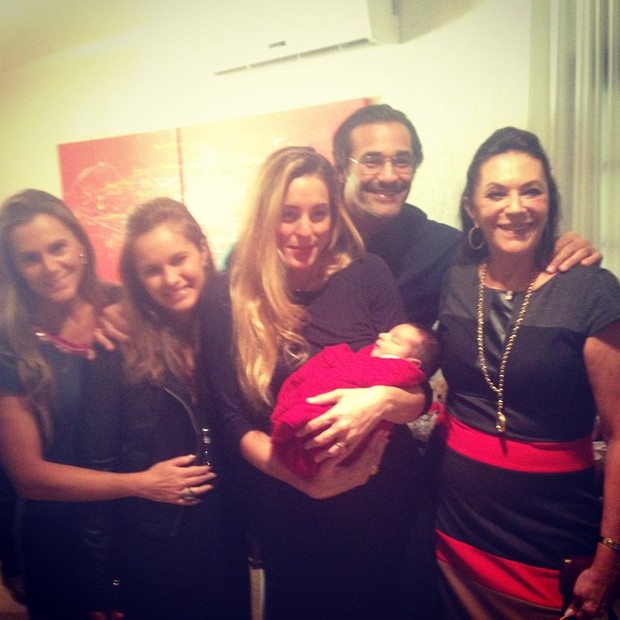 Luciano e Beth Szafir, Luhanna Melloni e o filho (Foto: Instagram / Reprodução)