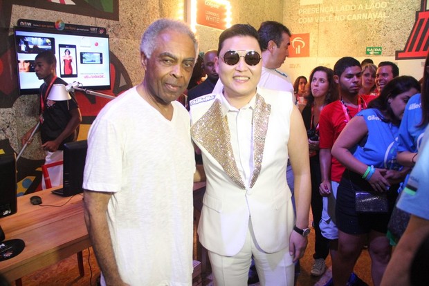 Psy no camarote com Gilberto Gil (Foto: Rodrigo dos Anjos / AgNews)