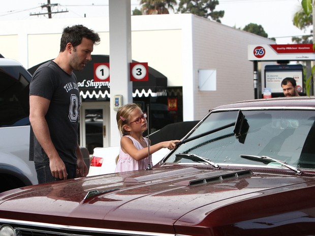 Ben Affleck e a filha Violet (Foto: Grosby Group/Agência)