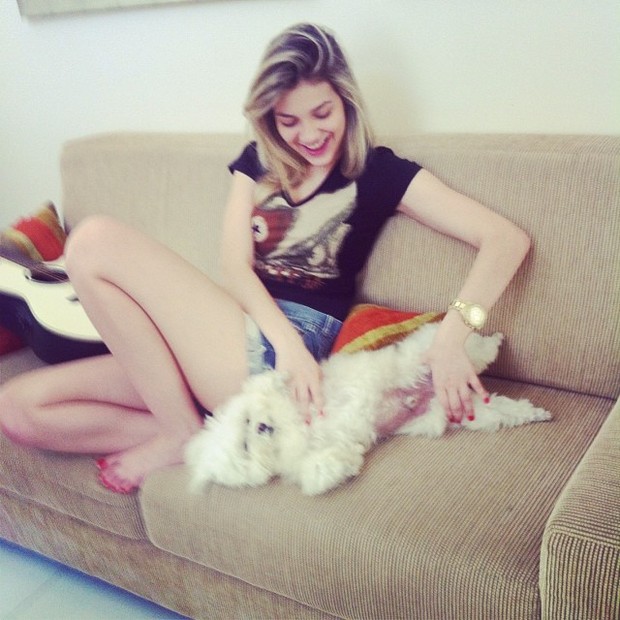 Bruna Santana, irmã de Luan Santana, com seu animal de estimação (Foto: Instagram/ Reprodução)