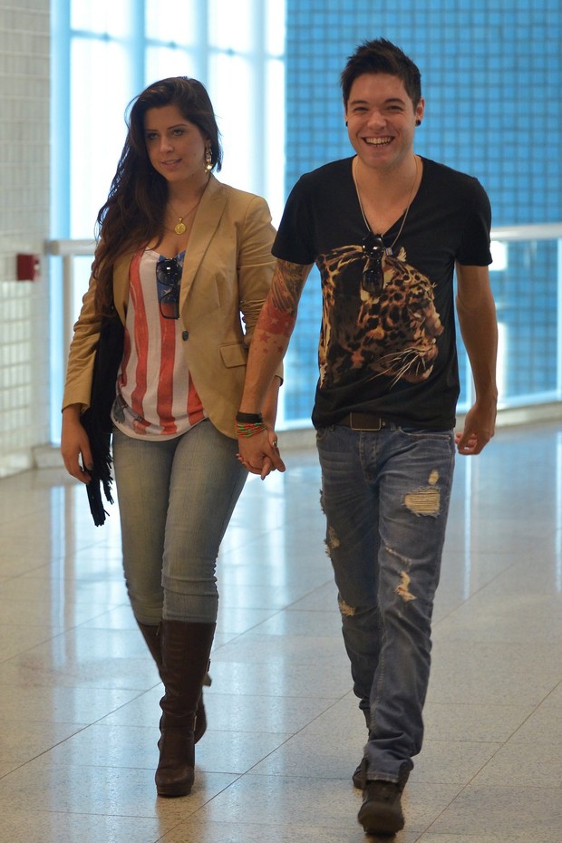Andressa e Nasser no aeroporto Santos Dumont (Foto: William Oda / Foto Rio News)