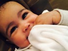 Kim Kardashian divulga foto fofa de sua filha