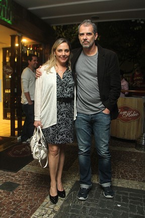 Heloísa Périssé e o marido, Mauro Faria, em restaurante na Zona Oeste do Rio (Foto: Jorge Marcílio/ Ag. News)