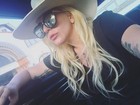 Lady Gaga chama a atenção por lábios volumosos