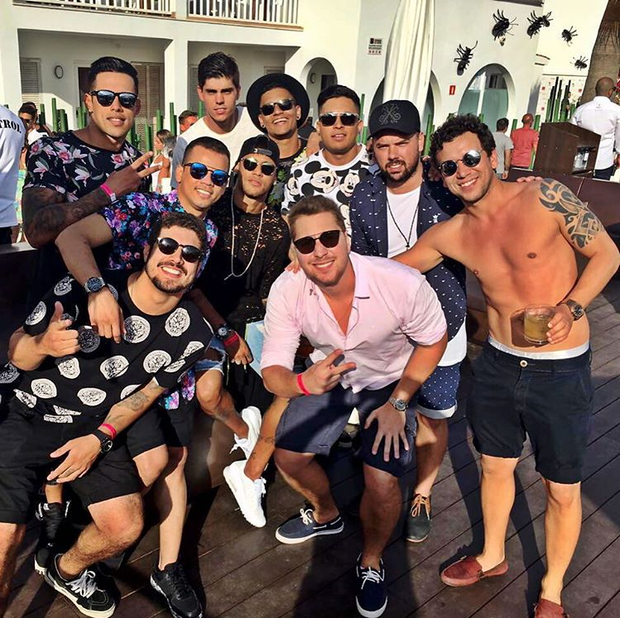 Neymar e Caio Castro curtem solteirice com amigos (Foto: Reprodução/Instagram)