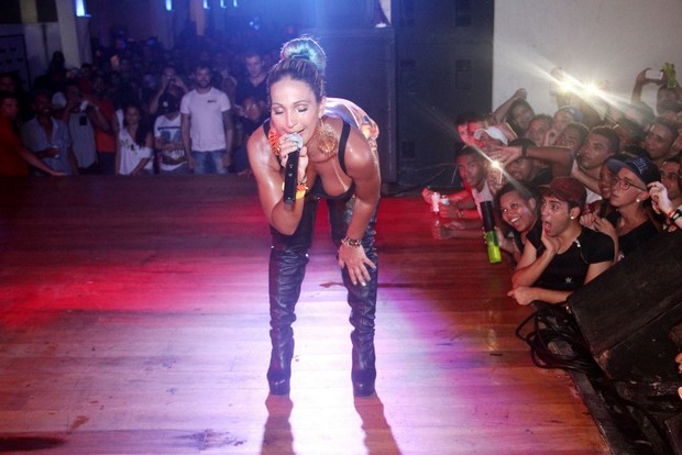 Valesca Popozuda faz show no Centro do Rio (Foto: Ag. News)