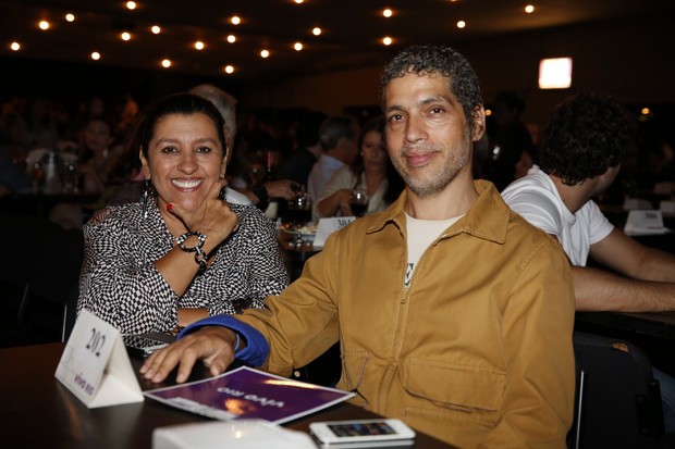 Regina Casé e o marido no show (Foto: Felipe Panfili / Agnews)