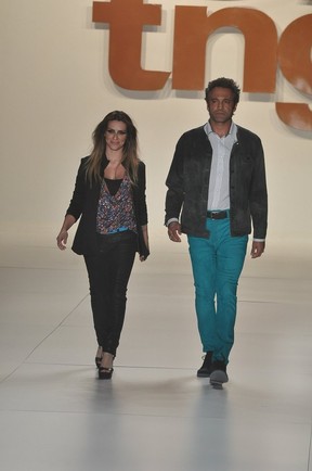 Cleo Pires e Domingos Montagner desfilam pela grife TNG no Fashion Rio (Foto: Roberto Teixeira / EGO)