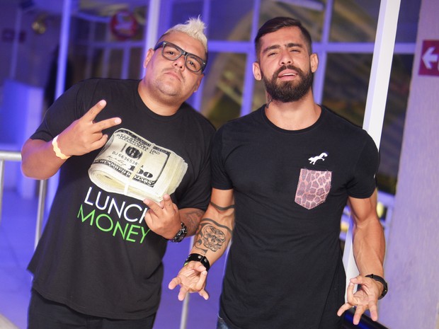 DJ Tartaruga e ex-BBB Yuri em show no Rio (Foto: Ari Kaye/ Divulgação)
