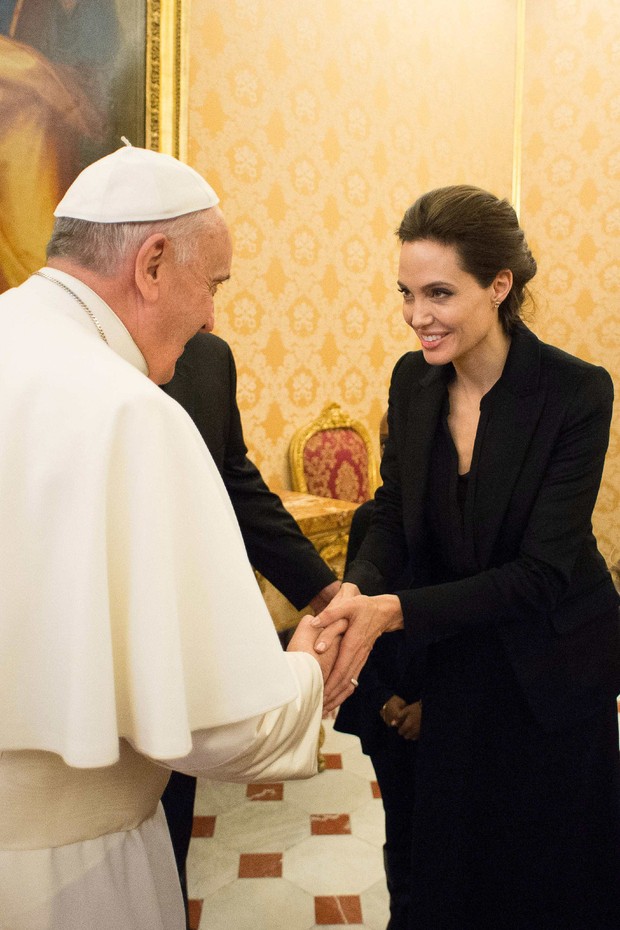 Papa Francisco e Angelina Jolie (Foto: Reuters/Agência)