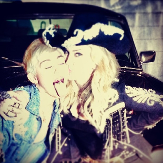 Miley Cyrus e Madonna posam juntas para foto (Foto: Instagram/ Reprodução)