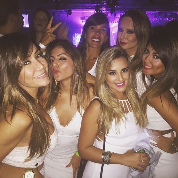 Ex-BBB Anamara com amigas em show na Zona Oeste do Rio (Foto: Instagram/ Reprodução)