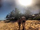 Preta Gil e namorado curtem praia na Bahia