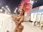 Gracyanne Barbosa rouba a atenção em ensaio do carnaval em São Paulo