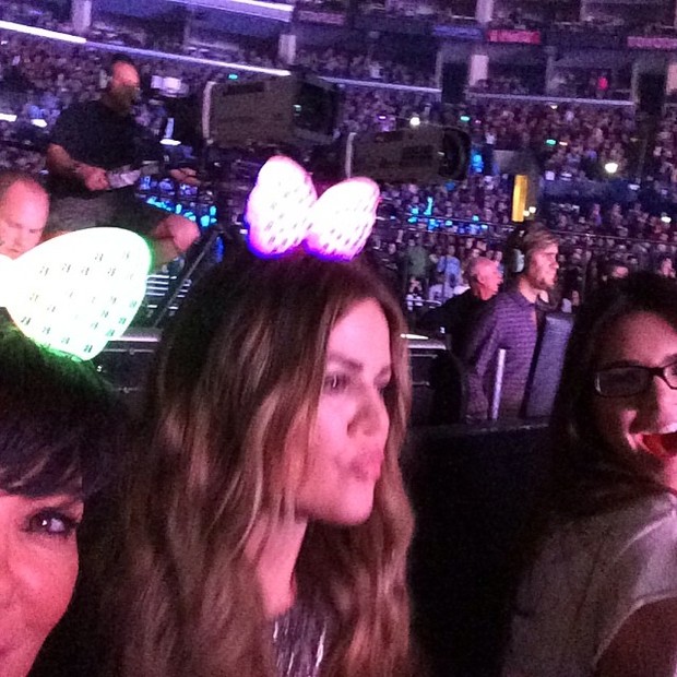 Kris Jenner e Khloe Kardashain em show de Beyoncé em Los Angeles, nos Estados Unidos (Foto: Instagram/ Reprodução)