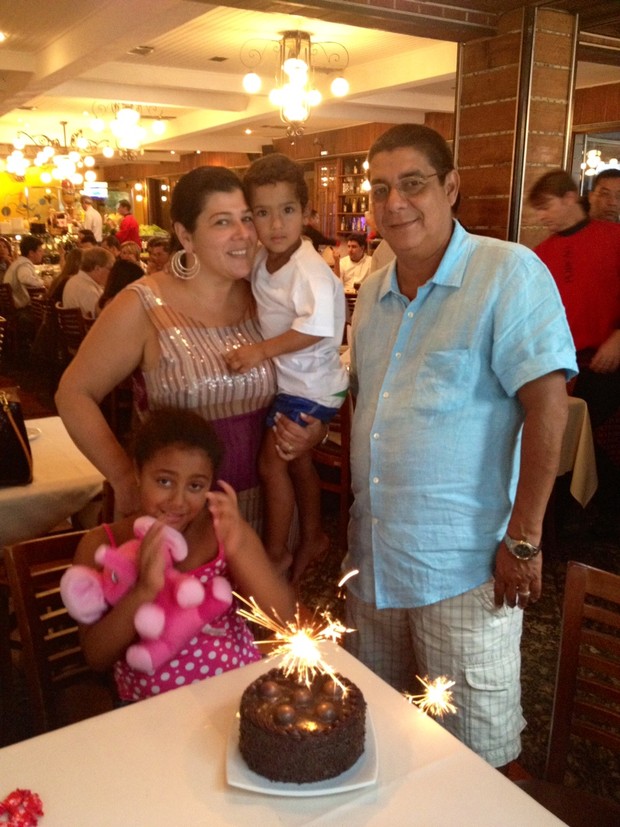 Zeca comemorou os 9 anos da sua fiha Maria Eduardo com almoço no Porcão (Foto: Divulgação)