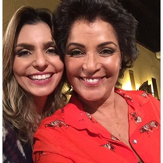 Aline com a mãe, Angelina Muniz (Foto: Reprodução/Instagram)