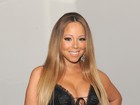 Mariah Carey ousa e usa vestido decotado para ir a prêmio