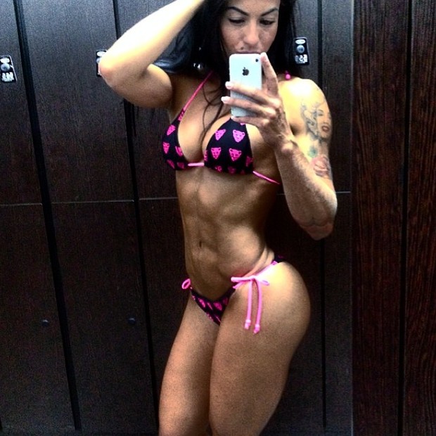 Ex-Jessica no Limite faz selfie e mostra corpo musculoso (Foto: Reprodução/Instagram)