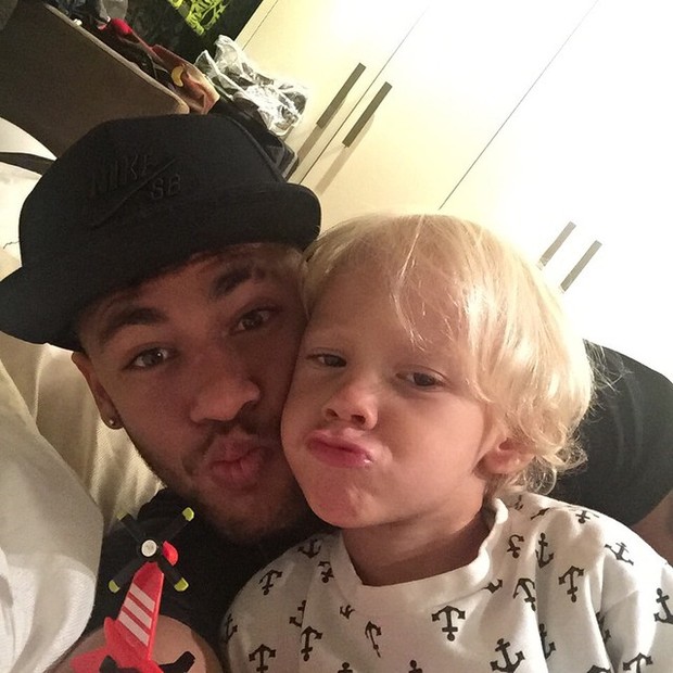 Neymar e o filho, Davi Lucca, posam para selfie (Foto: Instagram/ Reprodução)
