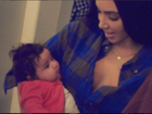 Kim Kardashian posa com a sobrinha Dream no colo: 'Menina linda'