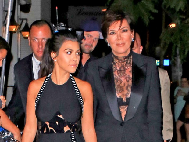 X17 - Kourtney Kardashian e Kris Jenner em evento em Los Angeles, nos Estados Unidos (Foto: X17online/ Agência)