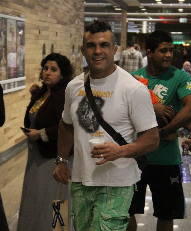 Vitor Belfort no shopping (Foto: Marcus Pavão/AgNews)