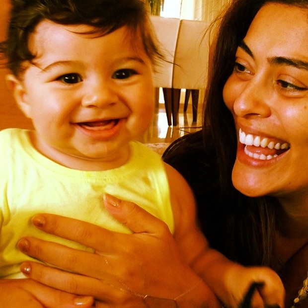 Juliana Paes e o filho caçula, Antônio (Foto: Instagram / Reprodução)