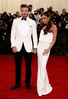 David e Victoria Beckham dão show de estilo em baile de gala nos EUA