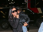 Kim Kardashian pede silêncio aos paparazzi para a filha não acordar