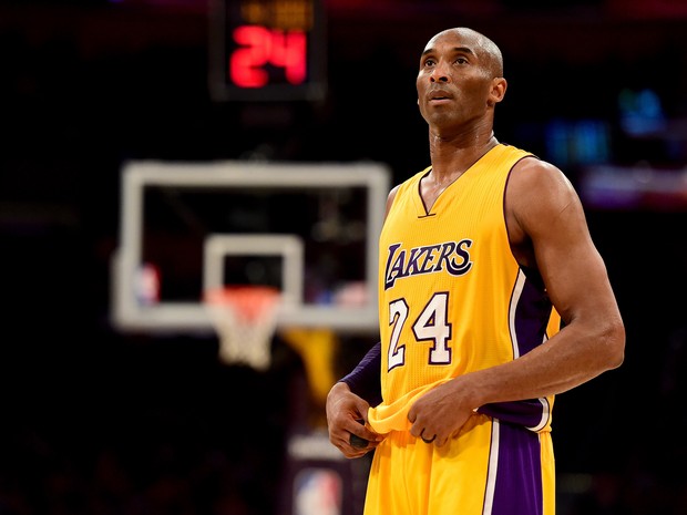 Jogador de basquete Kobe Bryant em partida em Los Angeles, nos Estados Unidos (Foto: Harry How/ Getty Images/ AFP)